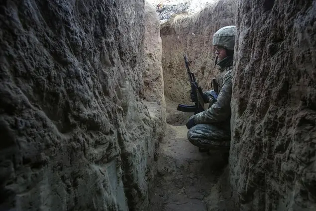 Un militare ucraino (Ansa)