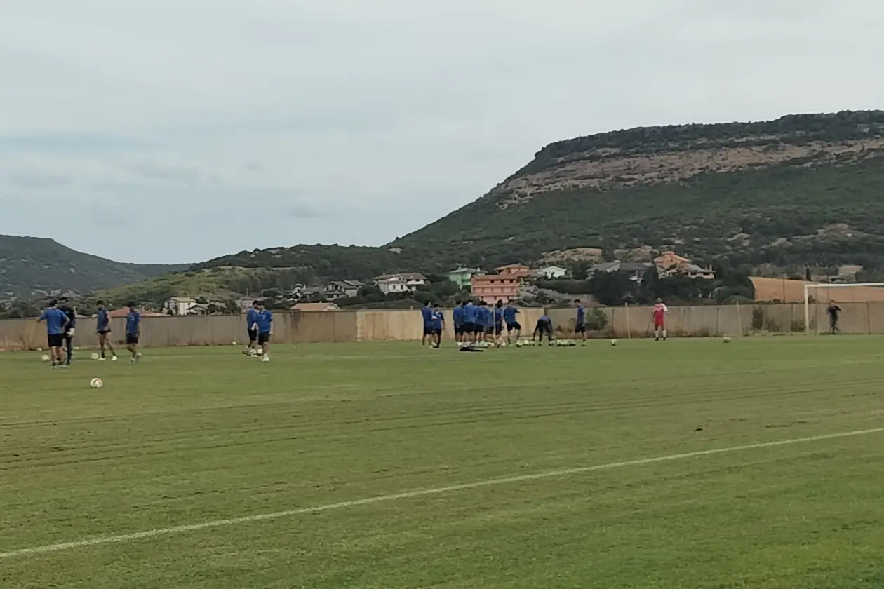 Una seduta di allenamento a Narcao. (Foto Scano)