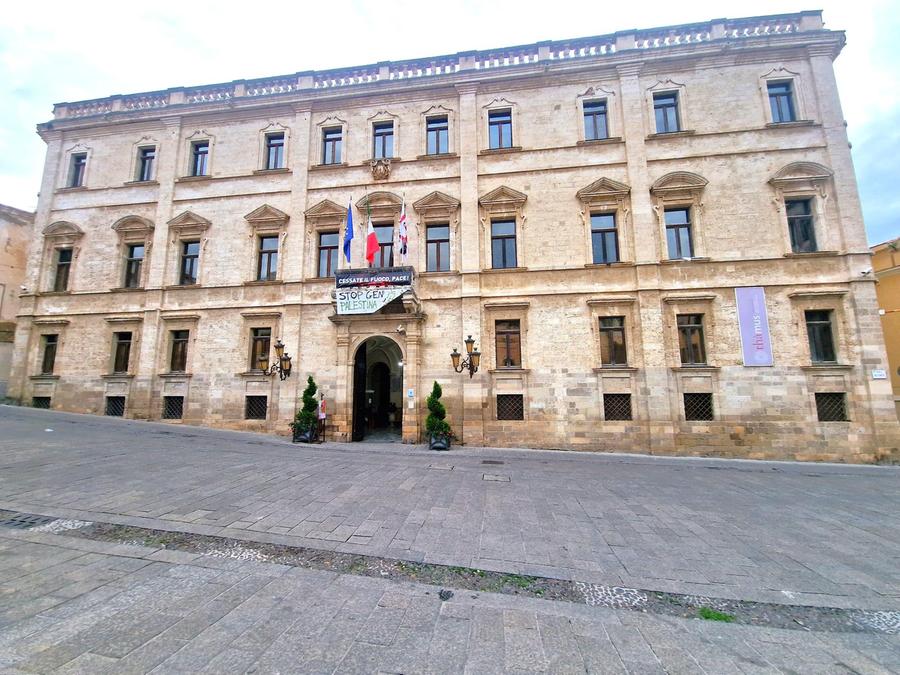 Sassari: in Comune più dipendenti uomini che donne, ma le laureate sono in numero maggiore