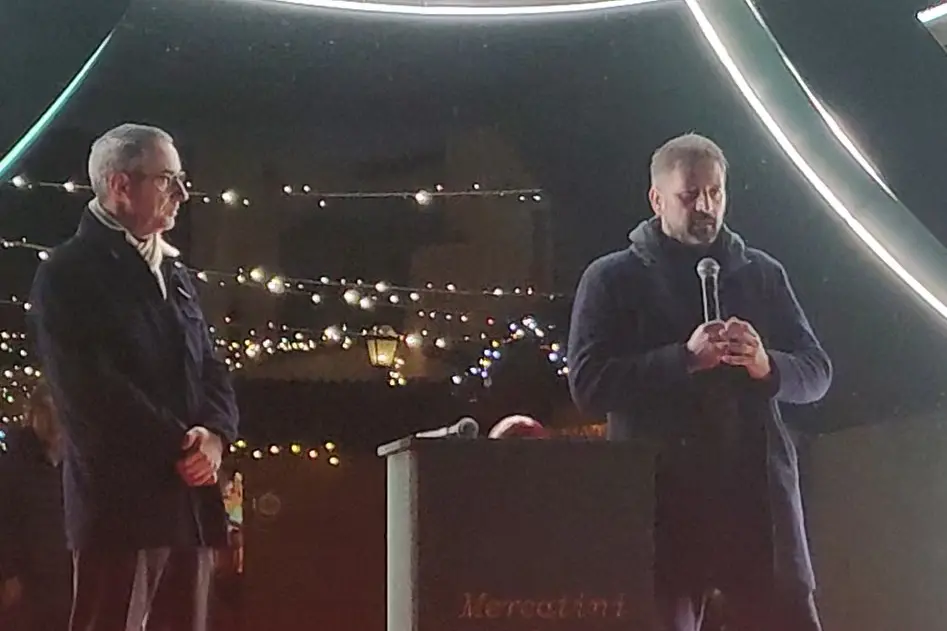 Porto Cervo, a destra il sindaco Ragnedda