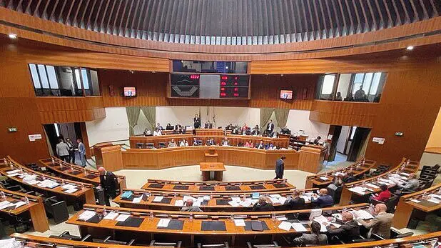 https://immagini.unionesarda.it/version/c:NDM1MzE3OGEtNTJmMy00:MGEyMGQxNTctMzI0MS00/image.webp?f=16:9