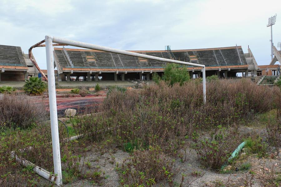 Il Sant’Elia, uno stadio abbandonato da quasi un decennio