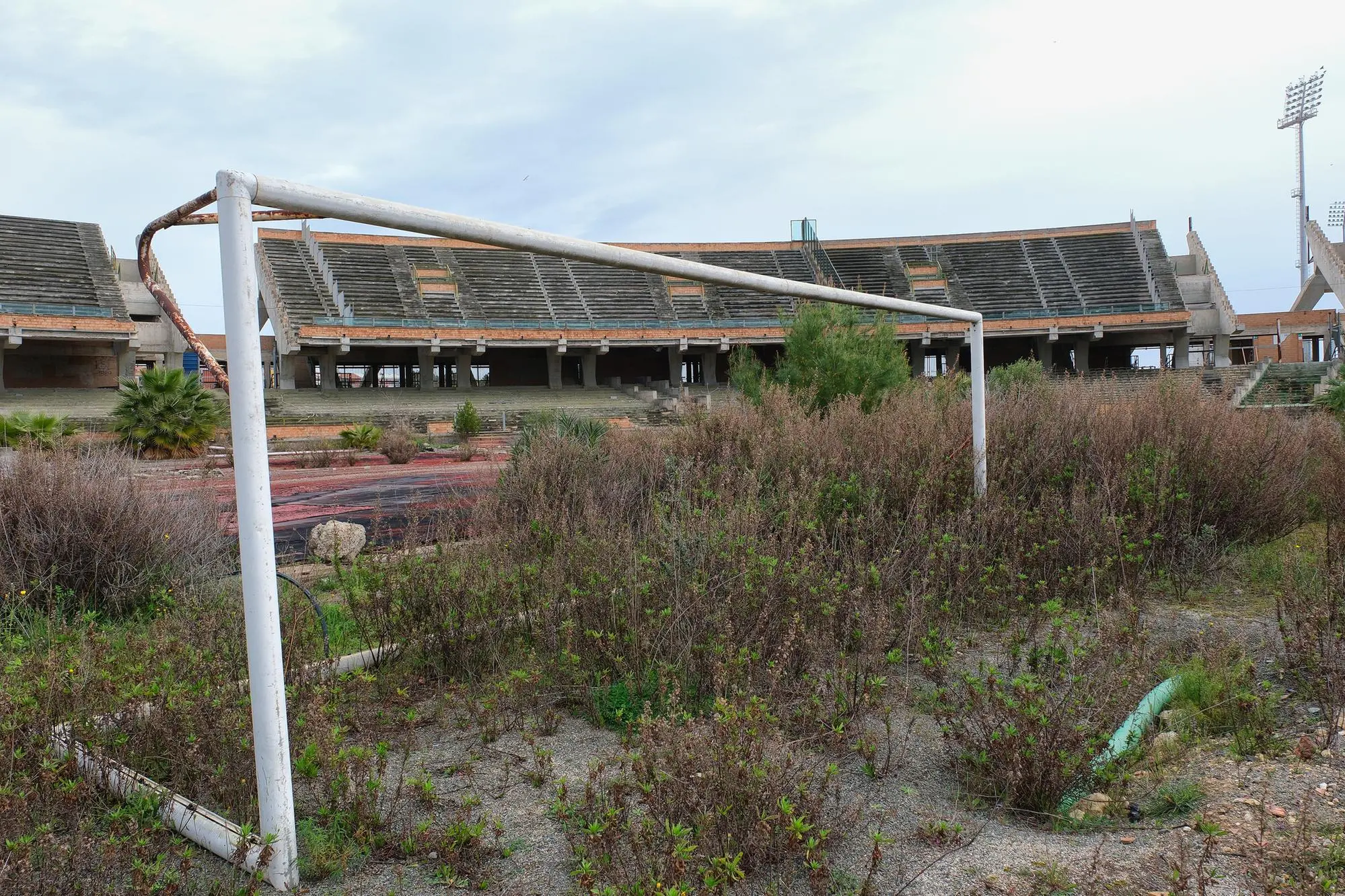 L'attuale stato dello stadio Sant'Elia (archivio - Ungari)
