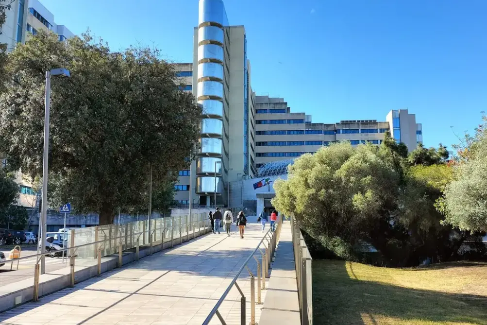 L'ospedale Brotzu (archivio L'Unione Sarda)