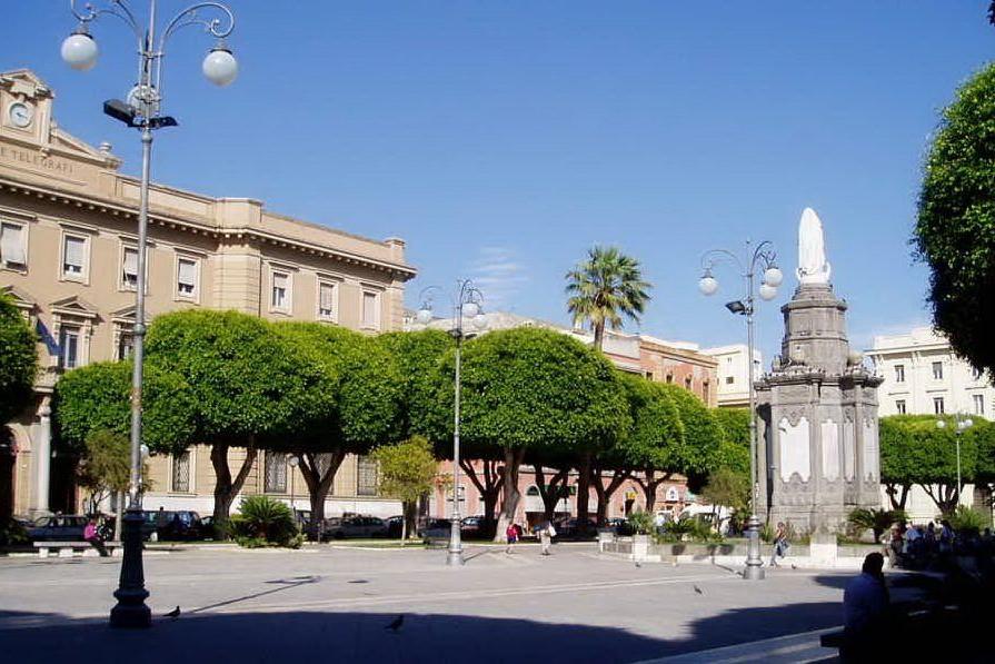 Piazza del Carmine (Wikipedia)