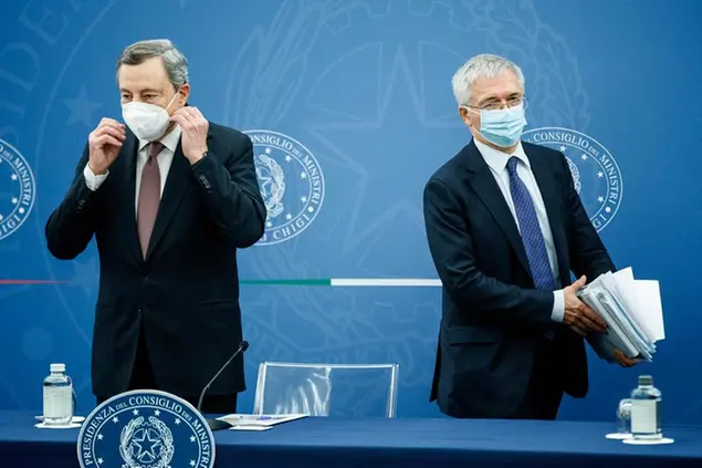 Mario Draghi e Daniele Franco (Ansa - Monaldo)