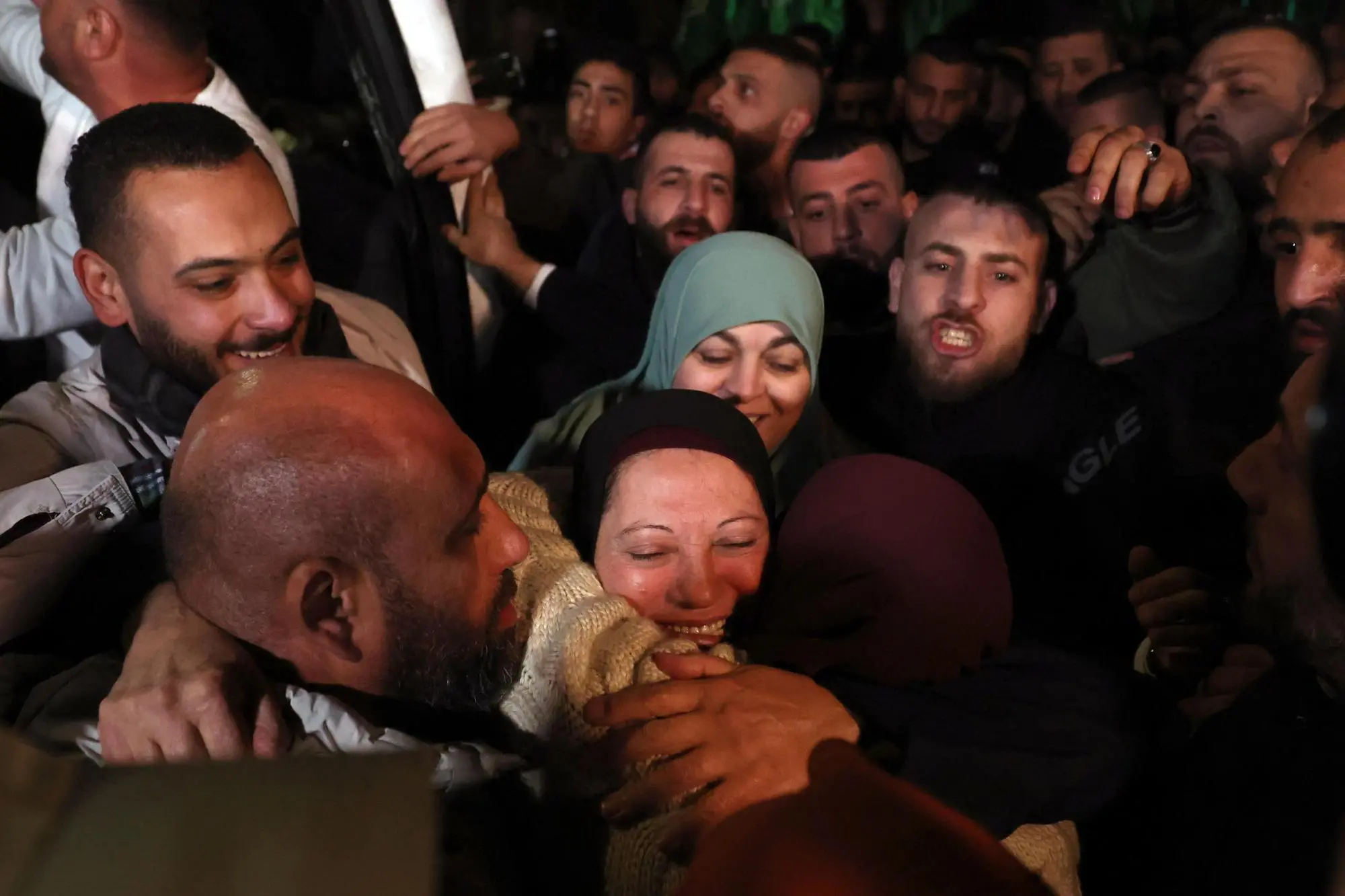 Prigionieri palestinesi rilasciati da Israele tornano a casa (Ansa)