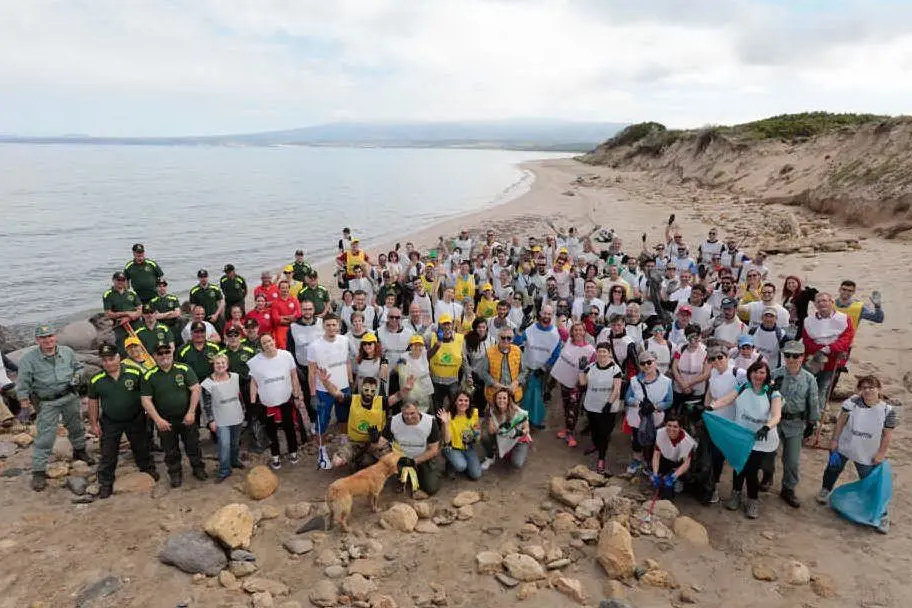 Is Benas, addio rifiuti: raccolti in spiaggia 263 sacchi di immondizia