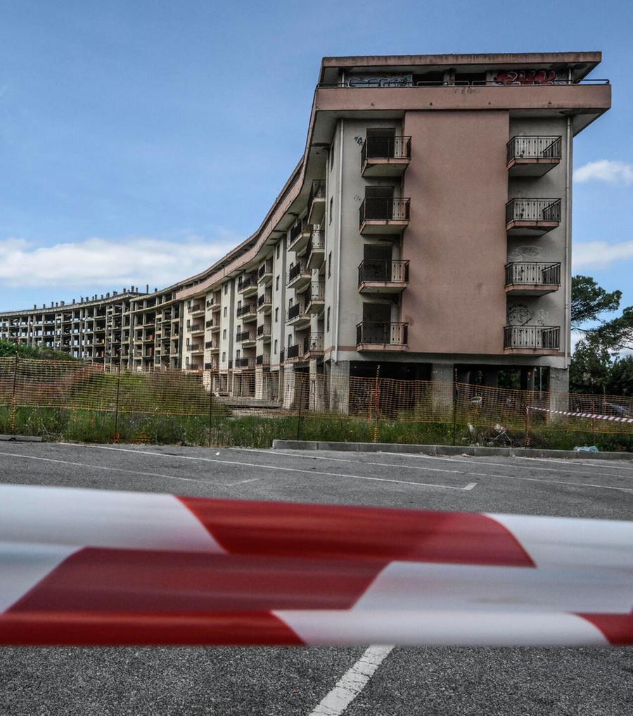 Due donne uccise e lanciate nel vuoto
