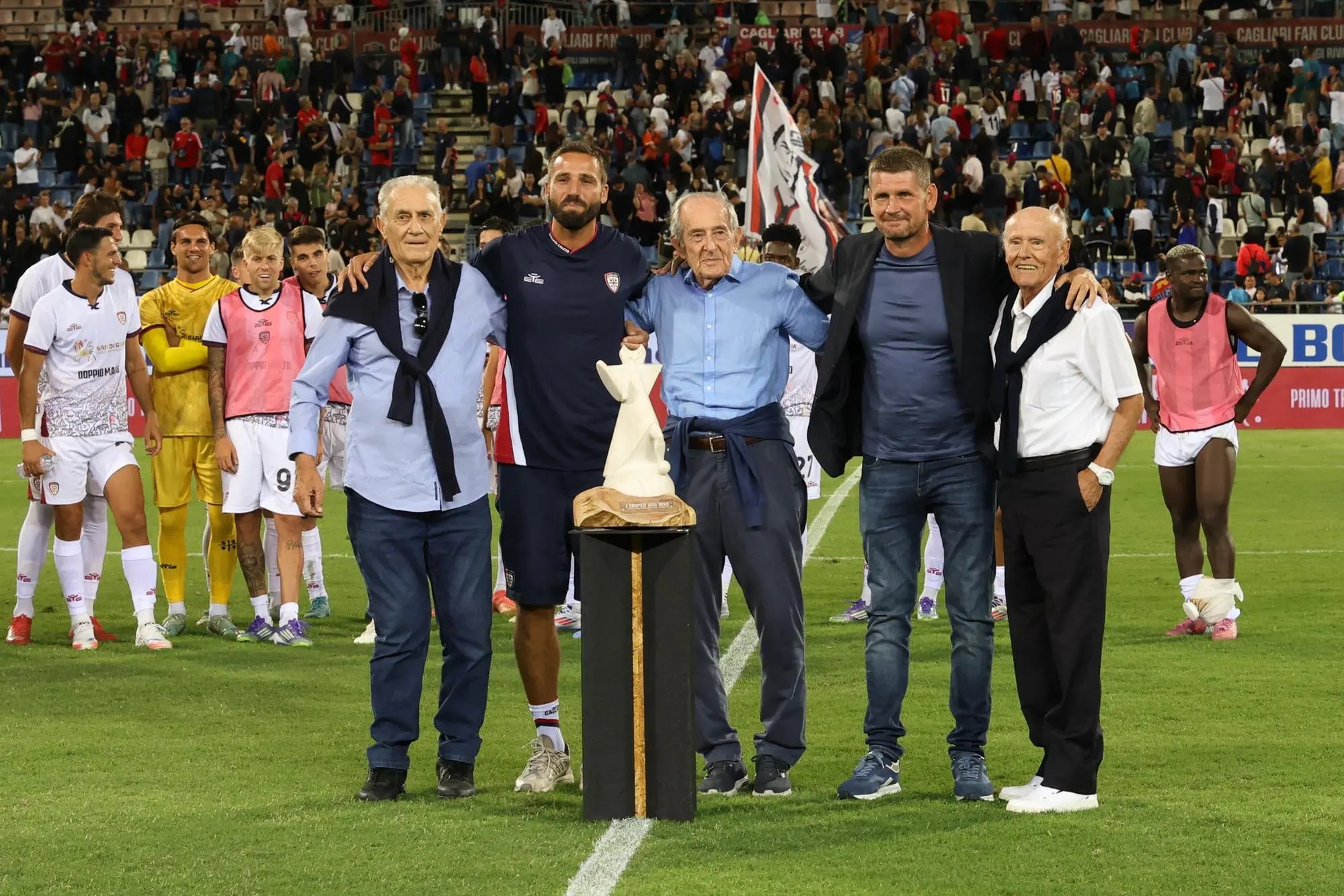 La premiazione del Trofeo Gigi Riva 2025 (foto Murru)