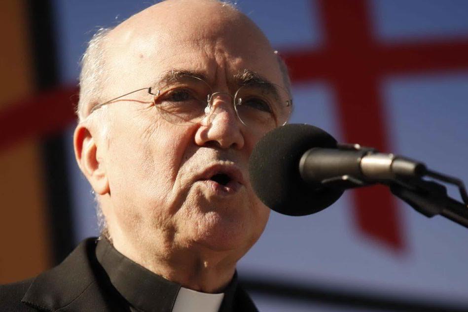 Papa Francesco sotto accusa, l'ex nunzio Viganò rilancia: &quot;Cerco la verità&quot;