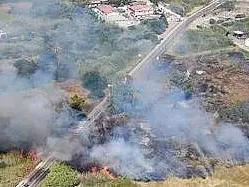 Un incendio a Quartu, immagine simblo (Archivio)