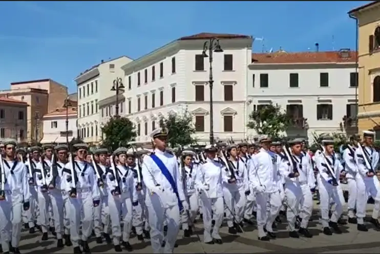 La parata per i 75 anni della Scuola Sottufficiali (foto Ronchi)