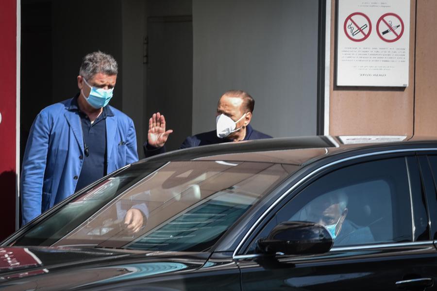 Berlusconi al San Raffaele per controlli di routine: “Ricoverato da due giorni”