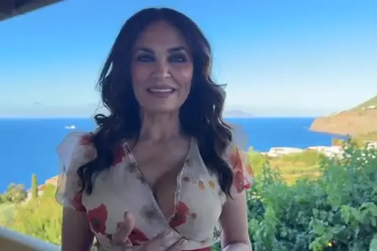 Maria Grazia Cucinotta: il cinema italiano? La crisi è mondiale