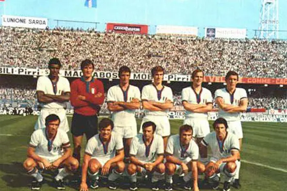 La squadra (Archivio L'Unione Sarda)