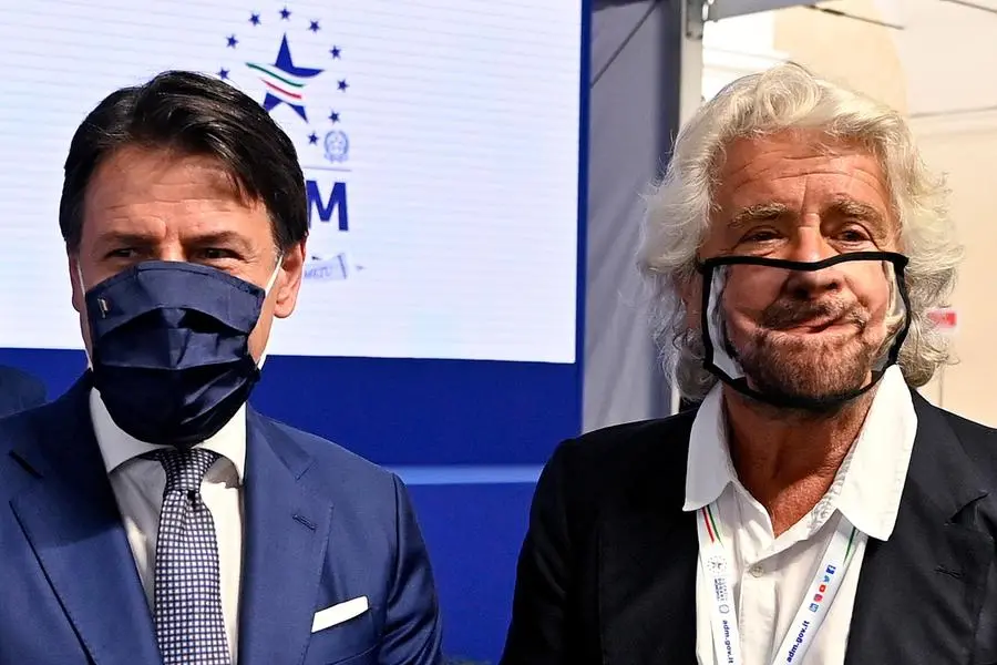 Giuseppe Conte e Beppe Grillo (Ansa)