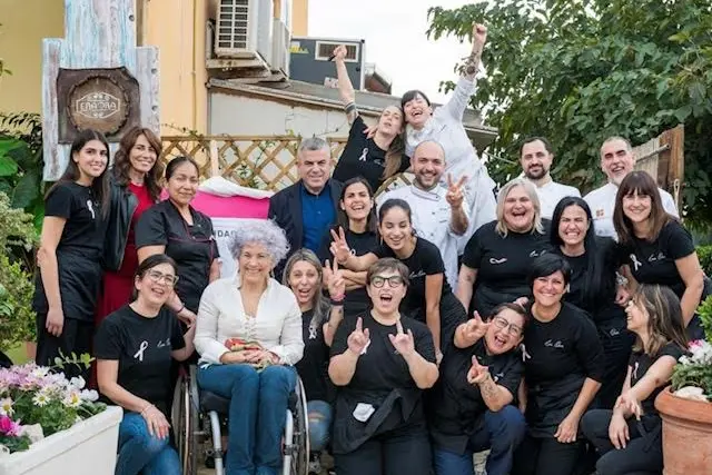 Il gruppo che ha lavorato per la realizzazione dell'evento (foto concessa dalla titolare del ristorante Marcella Frau)