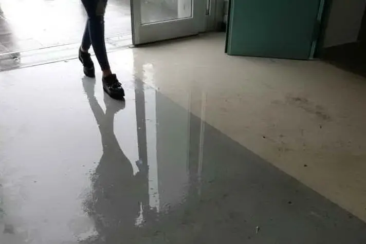 L'ingresso dell'ospedale (Foto Valeria Pinna)