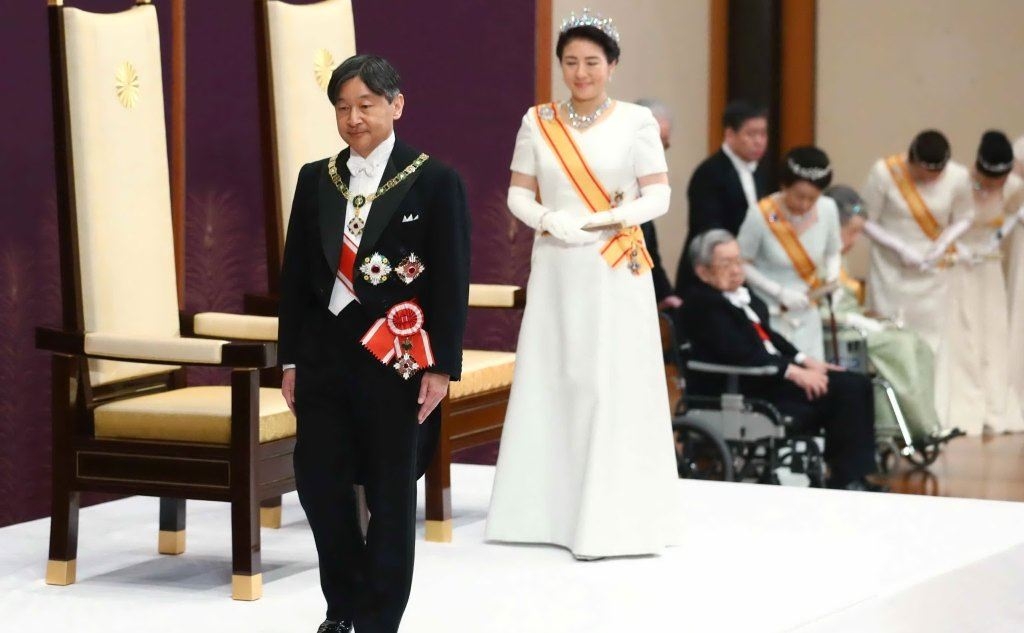 Naruhito è succeduto al padre Akihito