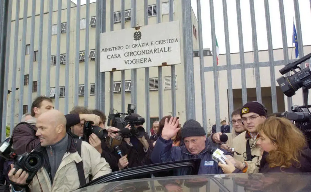Grazia revocata nel dicembre 2006 a seguito della condanna a 30 anni emessa dal tribunale di Cagliari