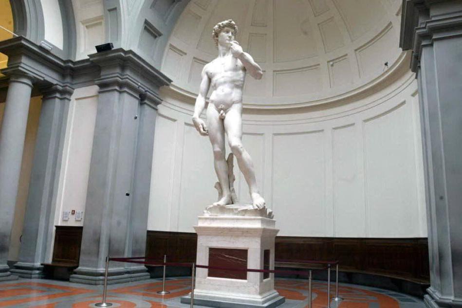 Il David di Michelangelo subito dopo il restauro