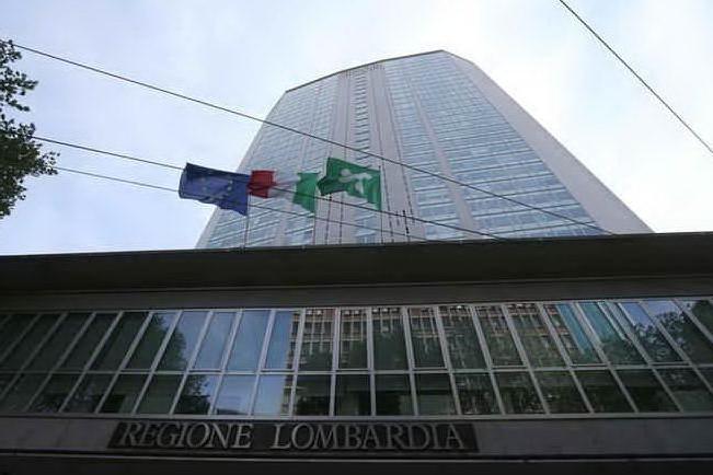In Italia 593 casi, il 65% in Lombardia. Boom di guariti, in calo i decessi
