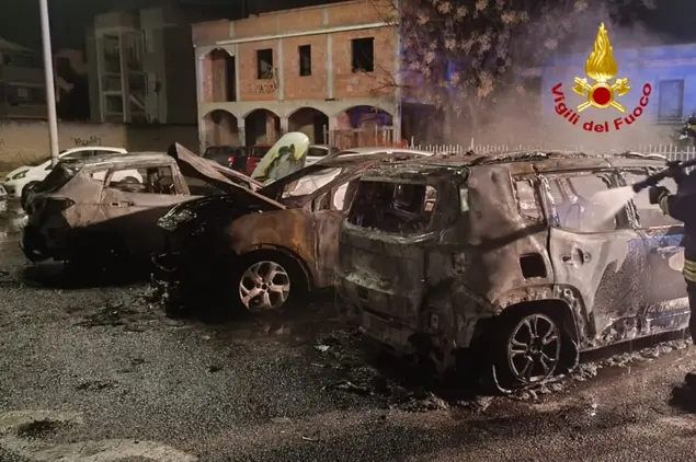 Le auto incendiate a Monserrato