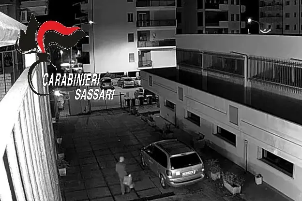 L'immagine che ritrae il presunto incendiario