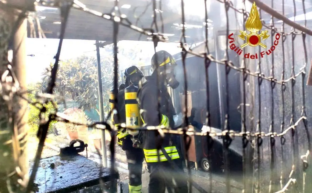 La squadra al lavoro (foto Vigili del fuoco)