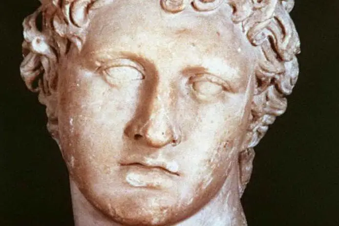 Ritratto in marmo di Alessandro Magno (Ansa)