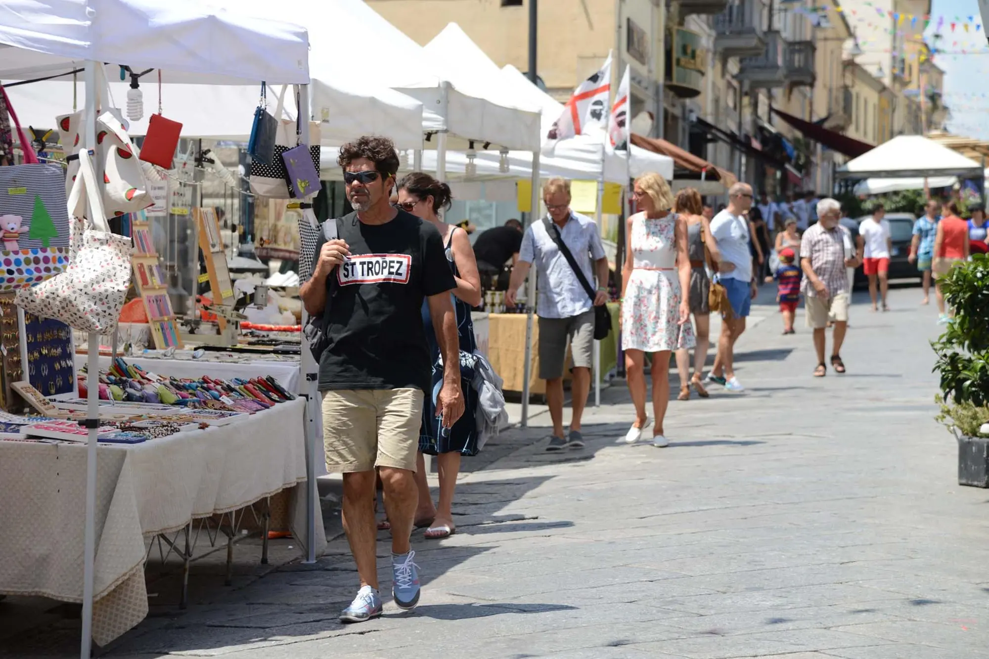 Turisti a Olbia (foto Antonio Satta)
