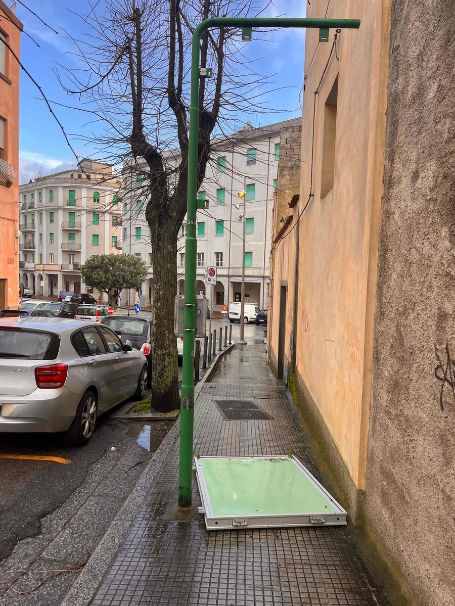 Vento a raffiche, parchi e cimitero off limits a Nuoro