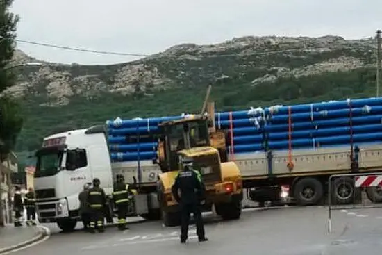 Il tir (foto Antonio Pintori)