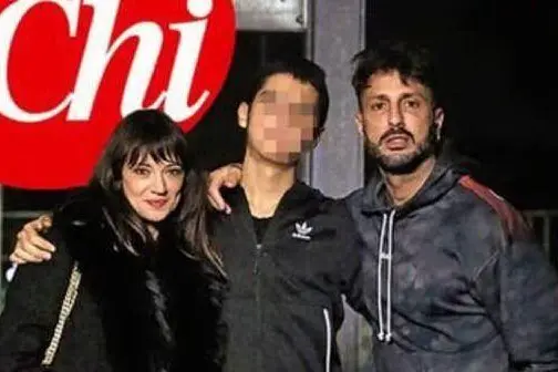 Asia Argento insieme a Carlos e Fabrizio Corona (foto di Chi)