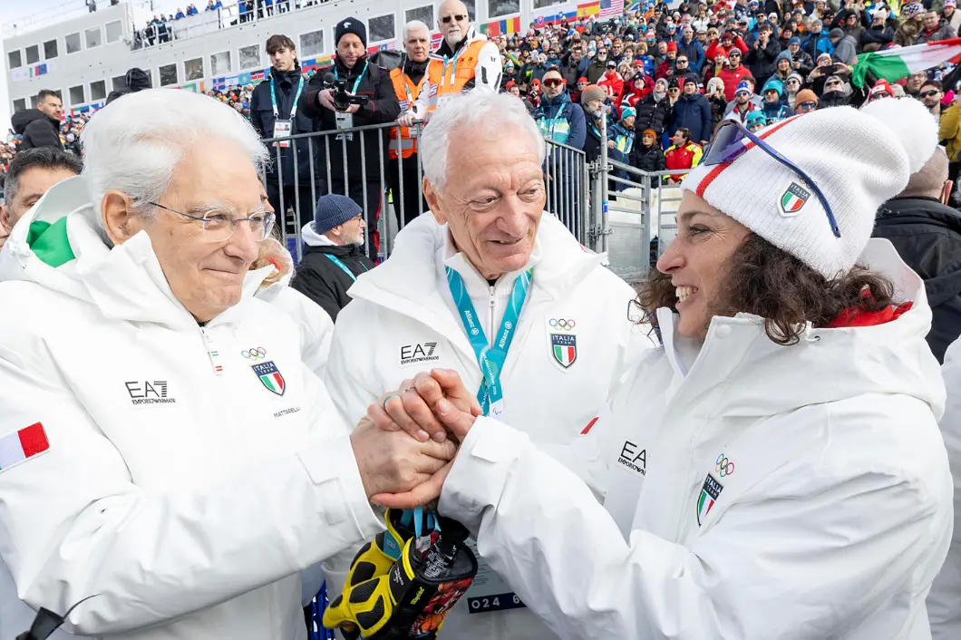 Il saluto di Mattarella a Federica Brignone dopo l'oro (Ansa-Quirinale)