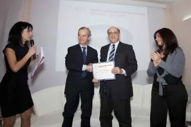 L'amministratore delegato dell'Unione Sarda e di Videolina Piervincenzo Podda riceve il premio Ied