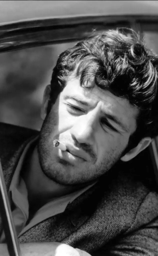 Attore francese, è uno dei divi più popolari del cinema anni '60 e '70: qui sul set del film &quot;La Ciociara&quot;