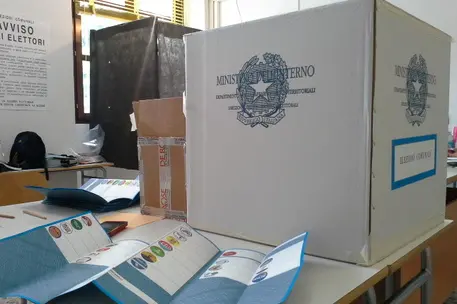 Aperti i seggi per le comunali