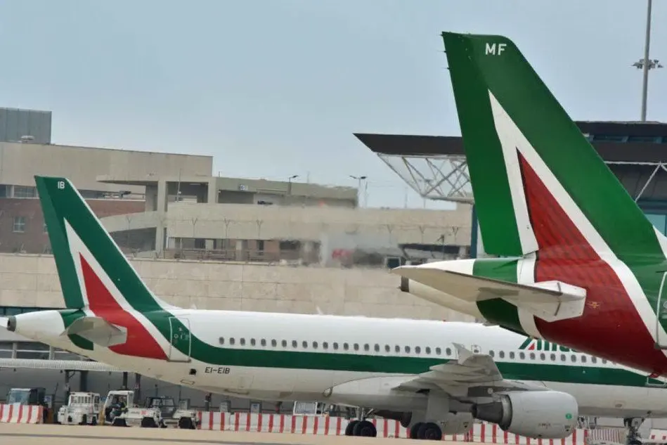 Due aerei Alitalia (Ansa)