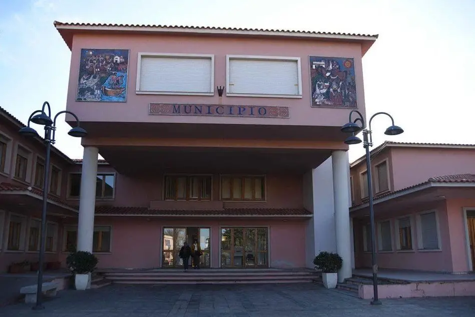 Il Municipio di Valledoria (foto L'Unione Sarda - Calvi)