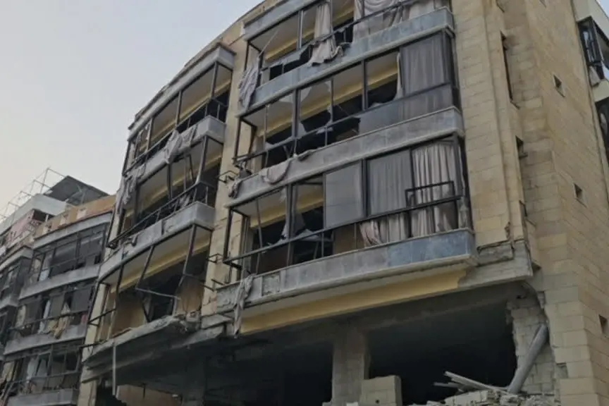 Israele: raid simultanei su infrastrutture a Beirut e Tiro