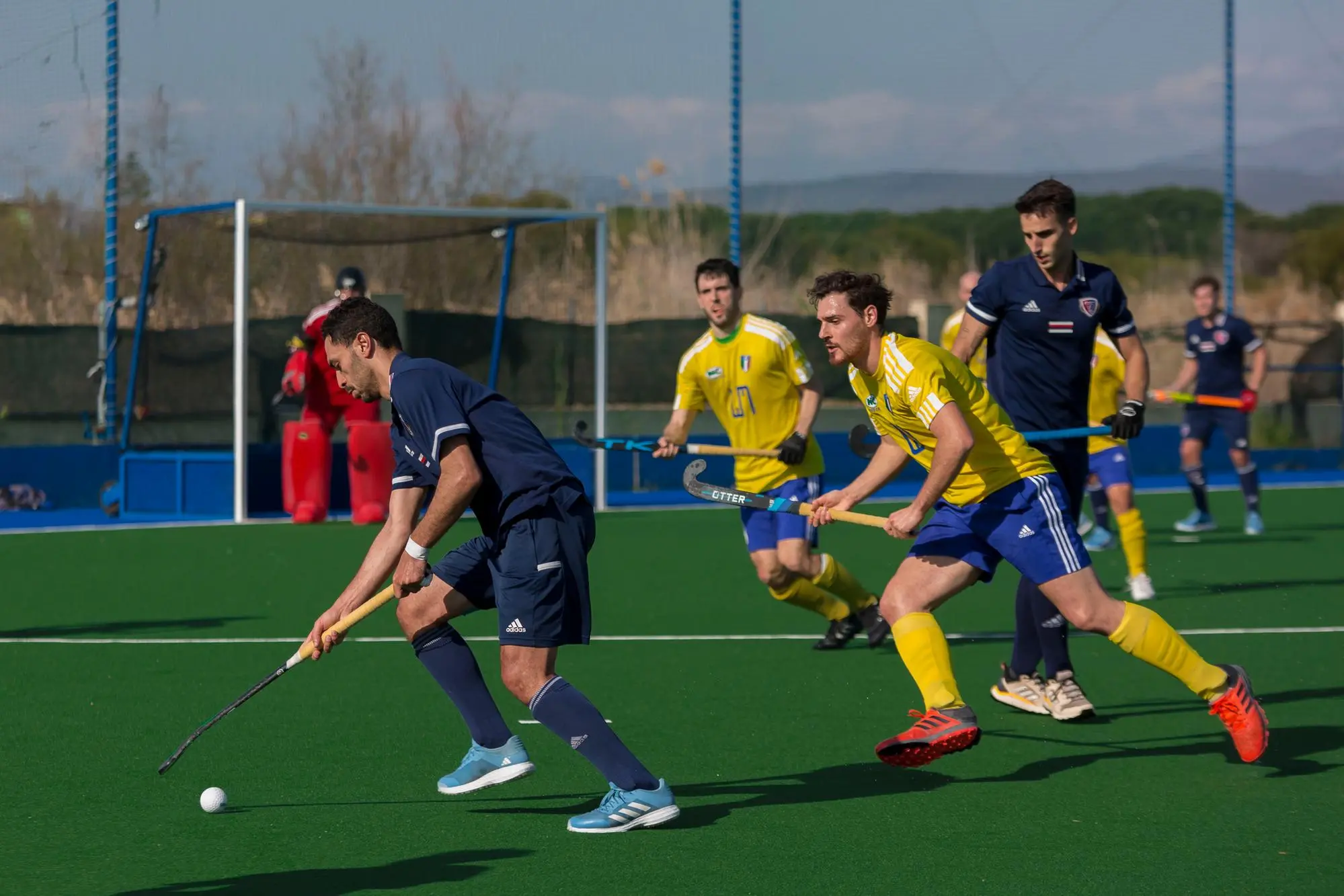 Azione d'attacco della Ferrini, in maglia blu, nella partita con la Tevere di sabato scorso (Foto Carla D'Alberto)
