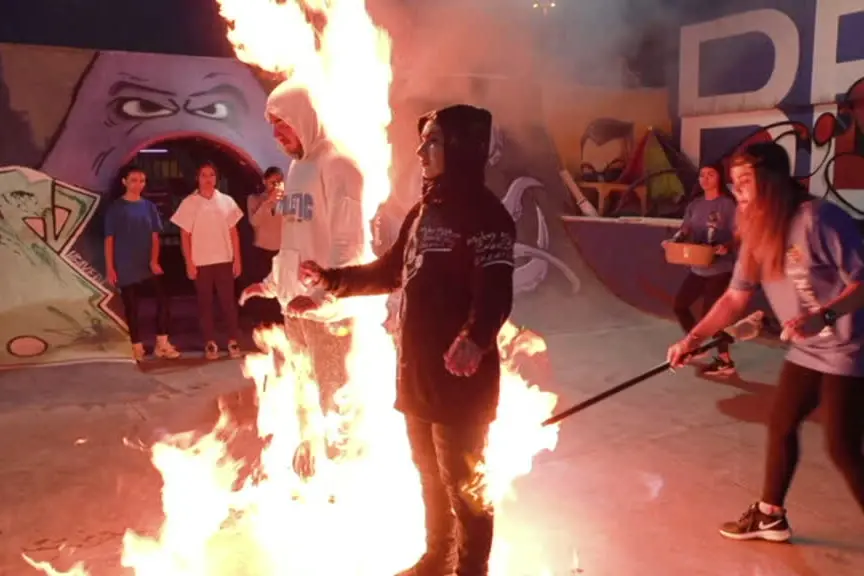 Teheran, stuntwomen tra le fiamme sfidano i pregiudizi sulle donne