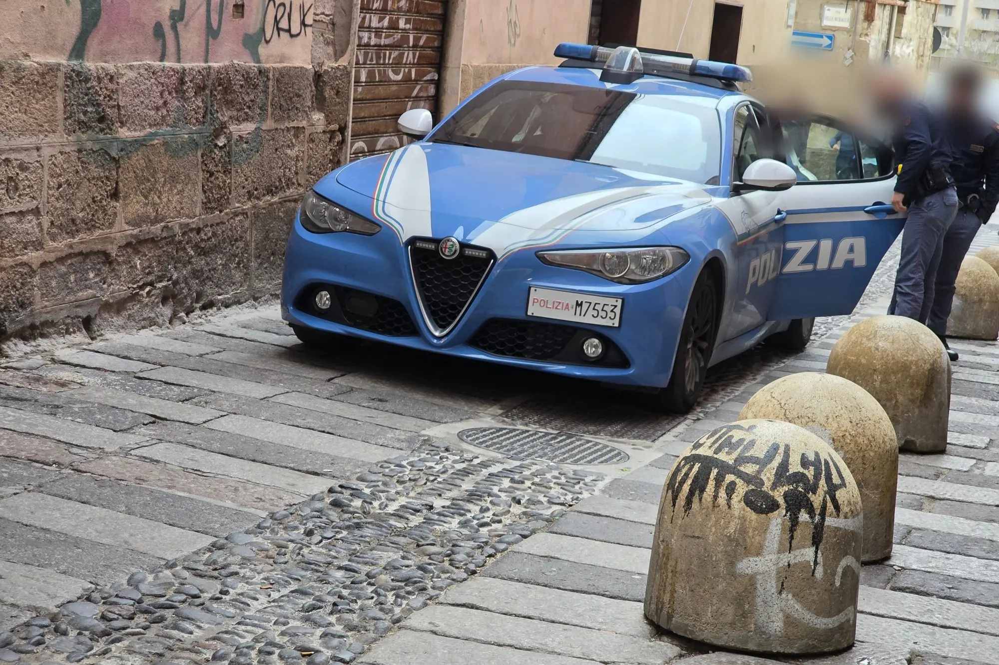 Intervento della polizia di Stato in via al Rosello