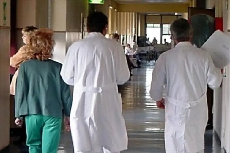 Medici (archivio L'Unione Sarda)