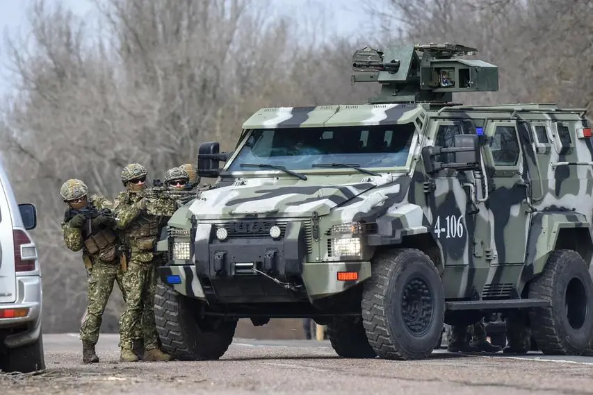 Militari ucraini durante un'esercitazione (Ansa-Epa)