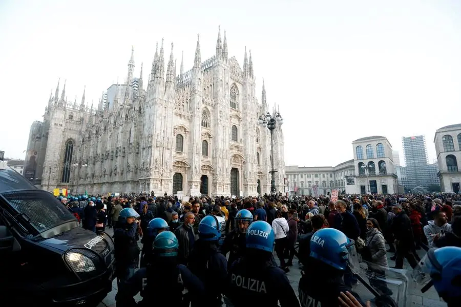 La manifestazione di ieri a Milano (Ansa - Balti Touati)
