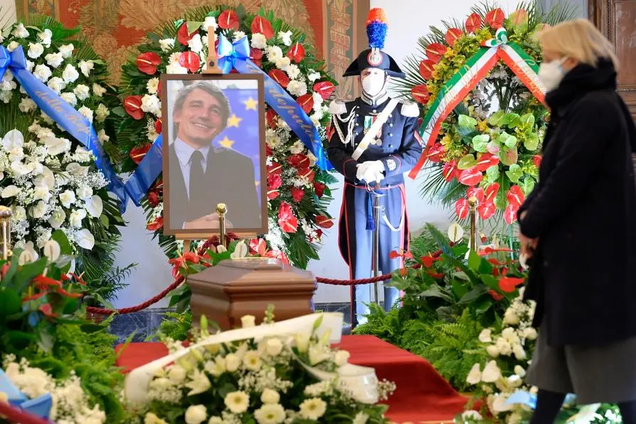 People pays tribute to President of the European Parliament, David Sassoli burning chamber in Campidoglio, Rome, Italy, 13 January 2022. Late David Sassoli will lie in state at the Rome city hall ahead of the state funeral on 14 January. European Parliament President David Sassoli has died at the age of 65 early morning on 11 January in Aviano, Italy where he was hospitalized, his spokesman announced. ANSA/Claudio Peri