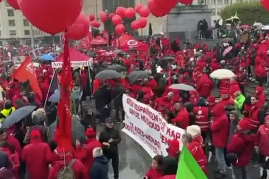 Manifestazione studentia Bruxelles contro le misure di austerità